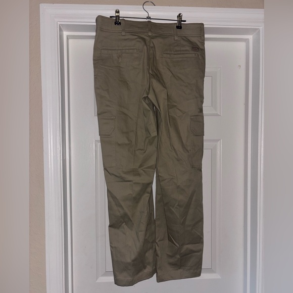 BNWOT men’s Dickies flexible & durable work pants 30x30 - Picture 3 of 5